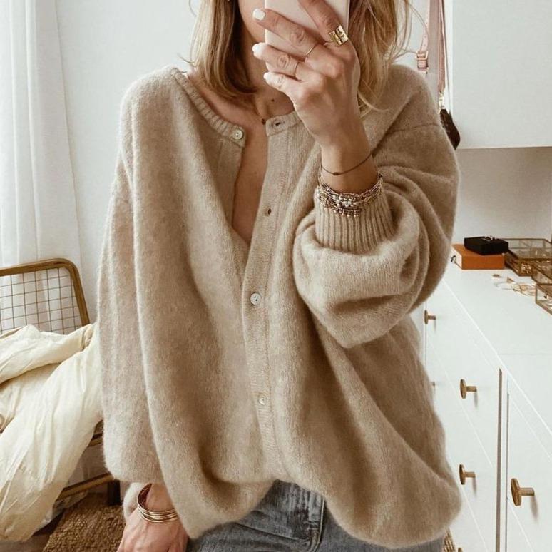 Dame Cardigan - Strikket Oversized Passform - Knapper og Rund Hals - Myk og Komfortabel