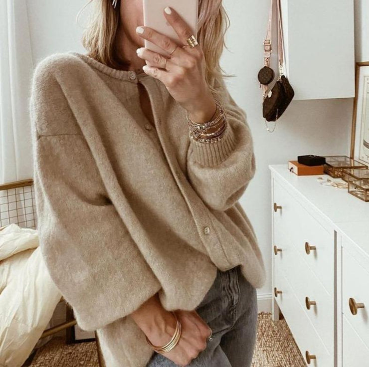 Dame Cardigan - Strikket Oversized Passform - Knapper og Rund Hals - Myk og Komfortabel