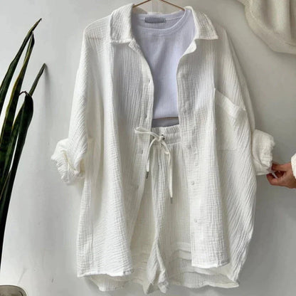 Dame To-delt Sett – Oversized Skjorte med Knapper – Høytlivs Shorts med Strikk