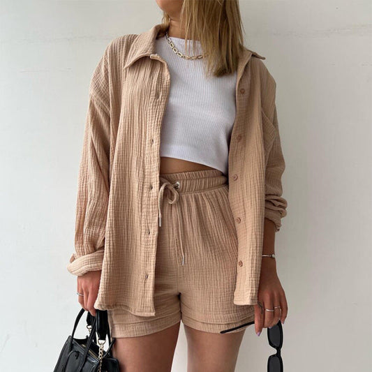 Dame To-delt Sett – Oversized Skjorte med Knapper – Høytlivs Shorts med Strikk